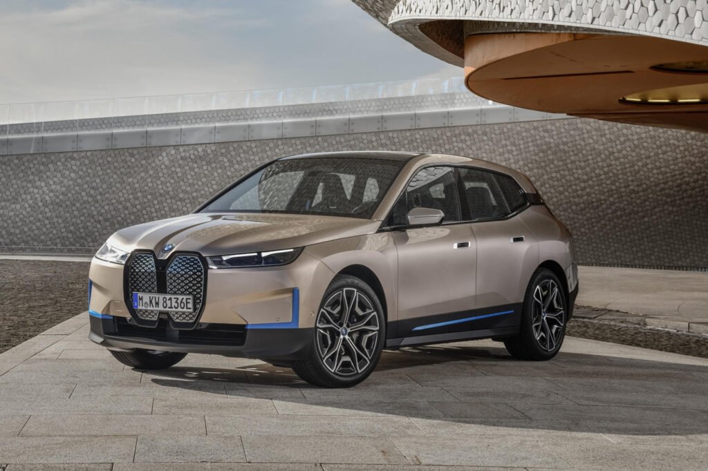 there’s-a-troubling-delay-with-the-bmw-ix