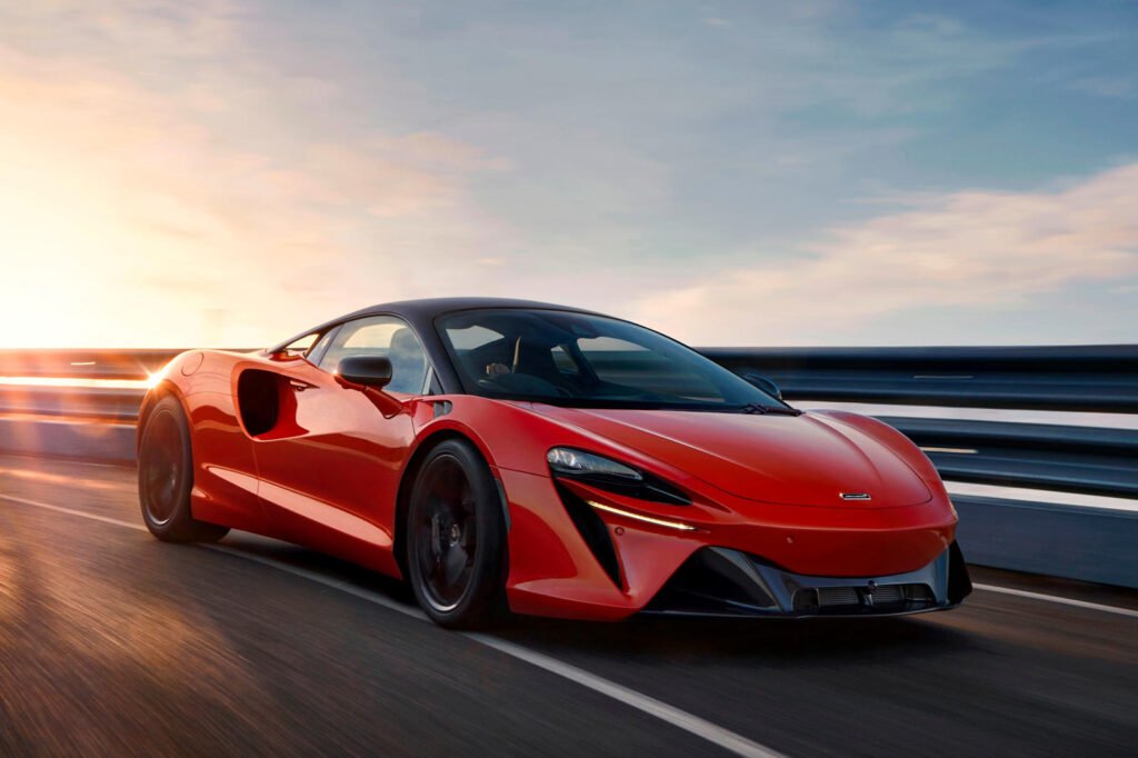 all-new-mclaren-artura-revealed-with-671-hp-hybrid-v6