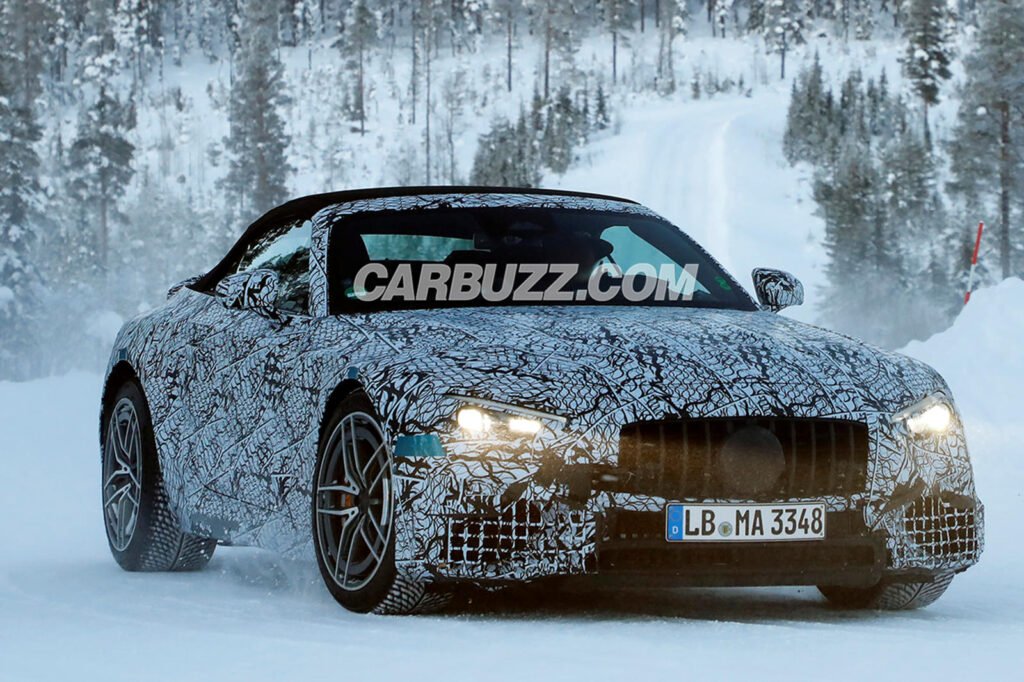 new-mercedes-amg-sl-class-spied-having-fun-in-the-snow