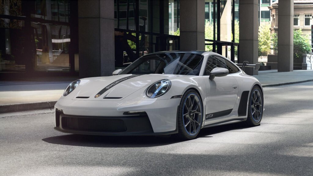 spend-hours-building-the-new-porsche-911-gt3