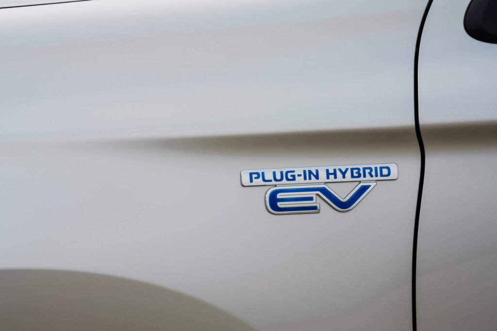 2021-mitsubishi-outlander-phev-upgraded-with-more-power