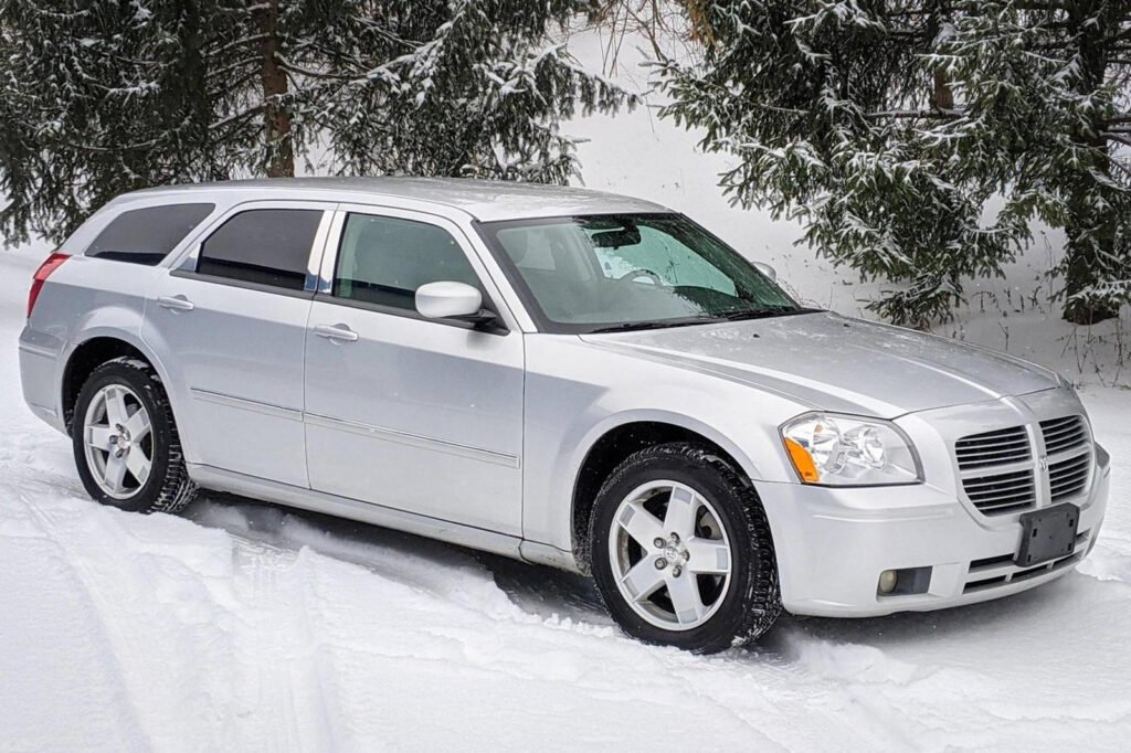 completely-stock-dodge-magnum-awd-is-better-than-any-crossover