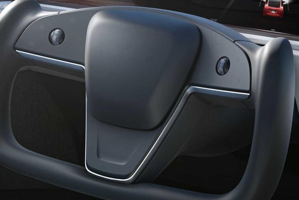 one-country-has-no-problem-with-tesla’s-strange-new-steering-wheel