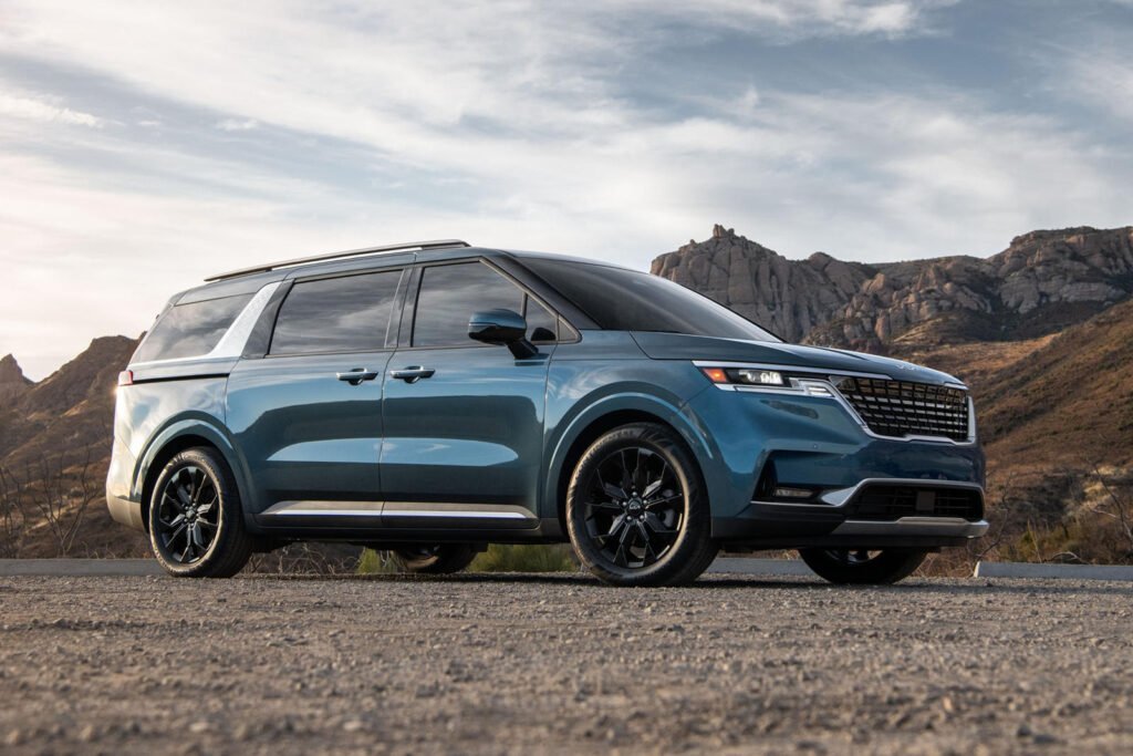 kia-carnival-is-cheaper-than-the-chrysler-pacifica-and-toyota-sienna