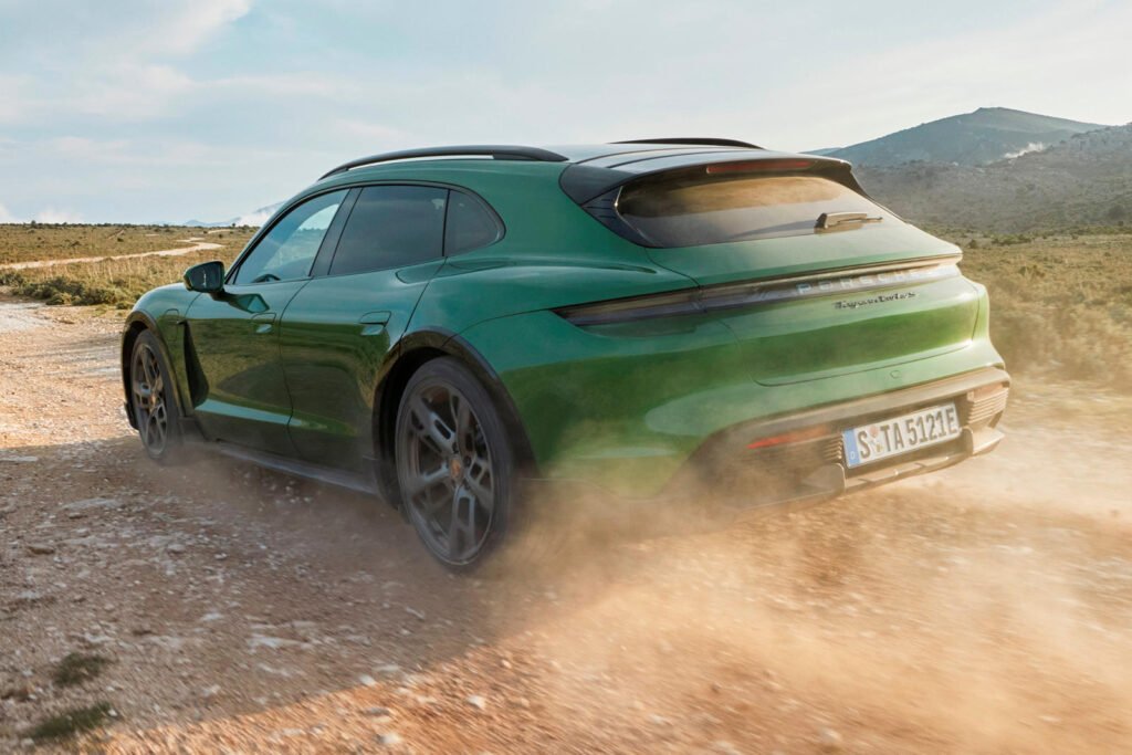 2021-porsche-taycan-cross-turismo-is-an-electric-sport-rally-car