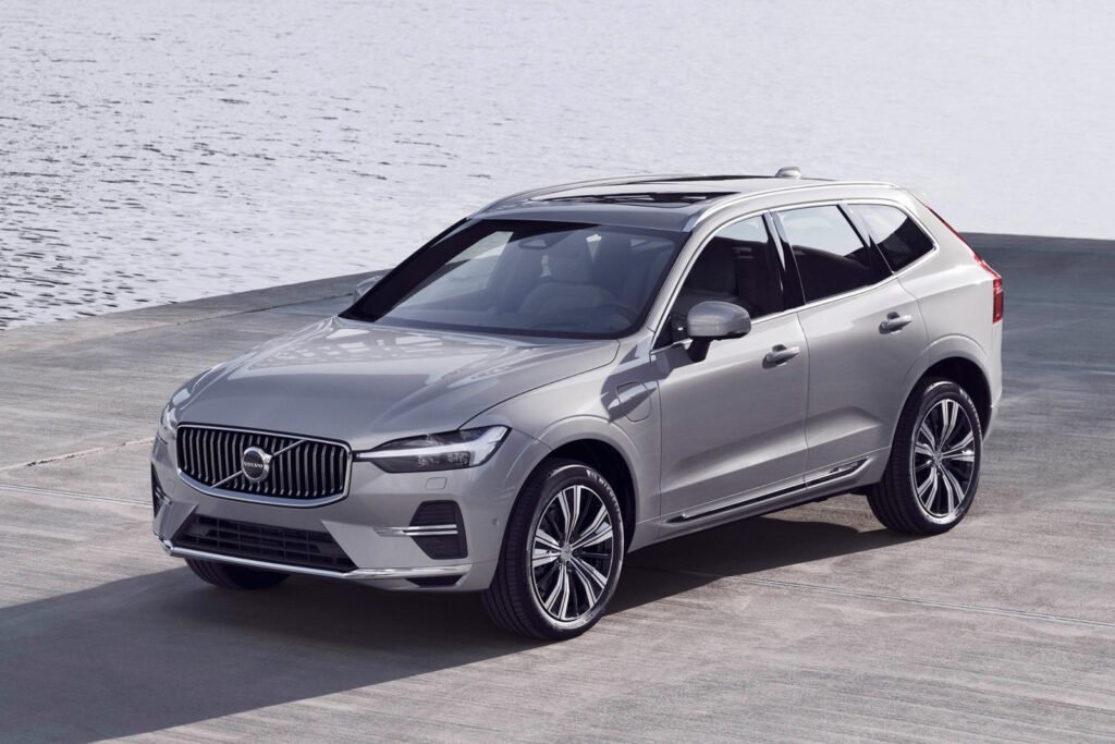 2022-volvo-xc60-gets-sharper-looks-and-smarter-infotainment