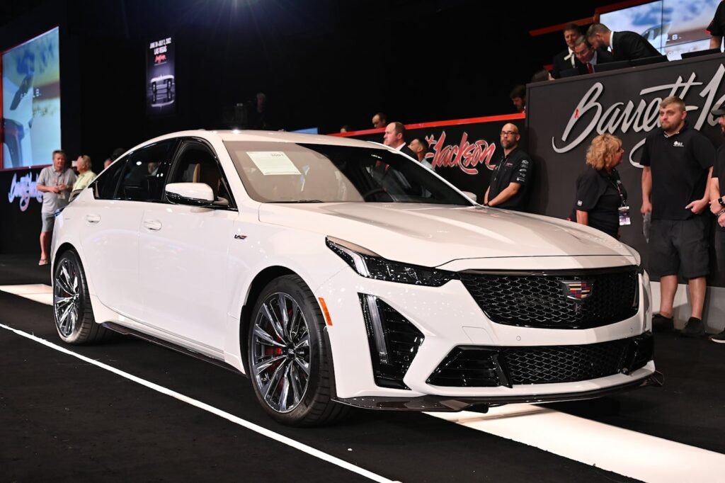 first-cadillac-ct5-v-blackwing-anniversary-edition-sells-for-lamborghini-money
