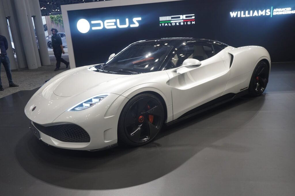 deus-vayanne-hypercar-lands-in-new-york-with-2,200-hp