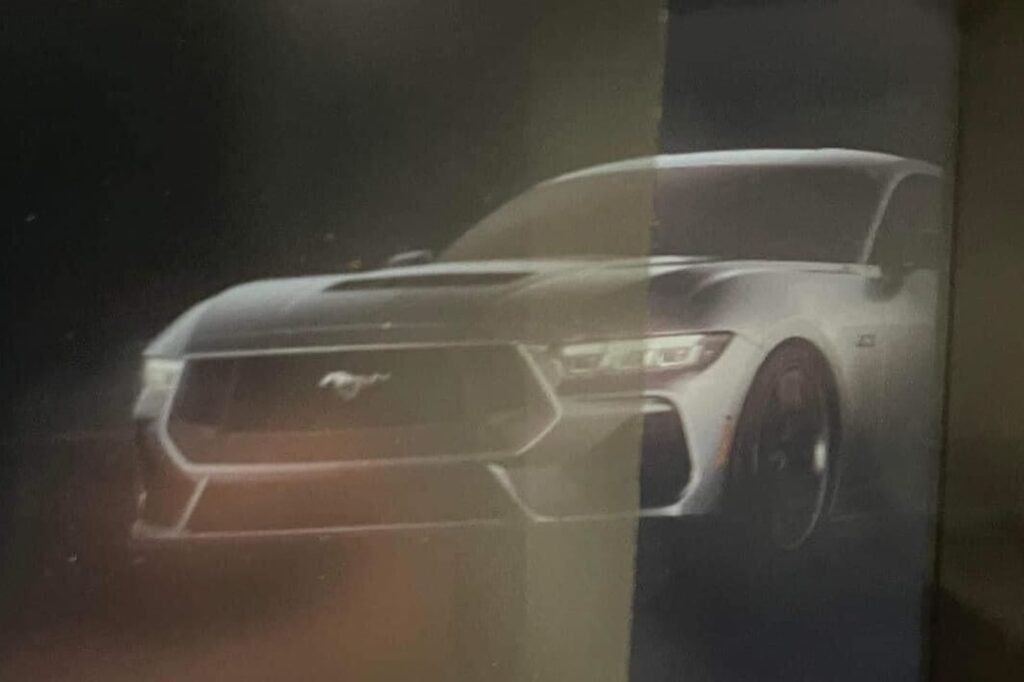 leaked:-this-is-the-2024-ford-mustang’s-new-face