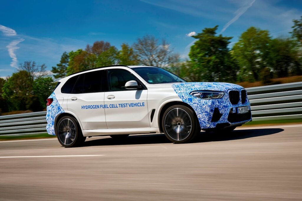 bmw-says-it’s-still-into-hydrogen,-not-all-in-on-evs-yet