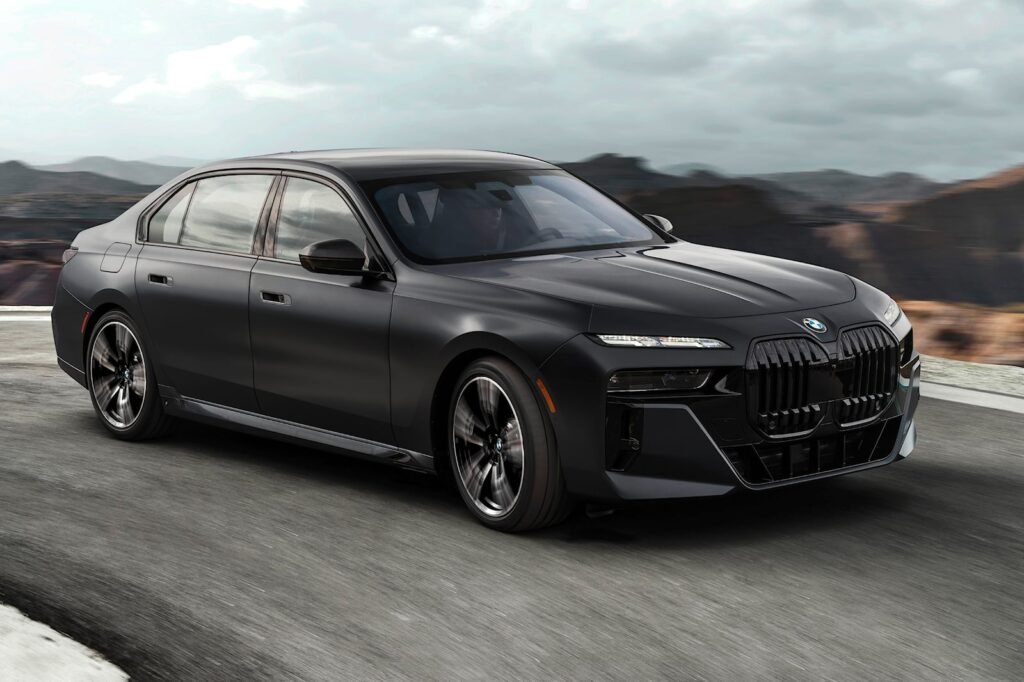 2023-bmw-7-series-arrives-with-new-v8-and-electric-i7