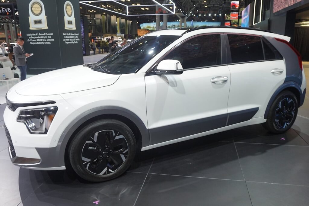 2023-kia-niro-ev-first-look-review:-competitors-beware