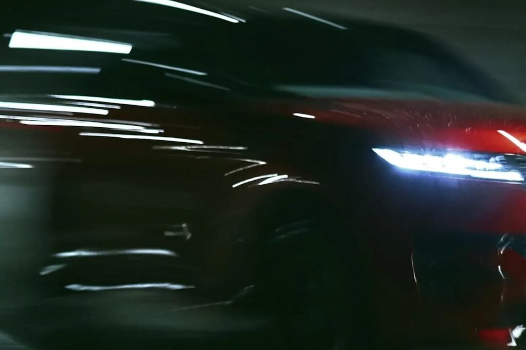 get-your-first-official-look-at-the-new-range-rover-sport