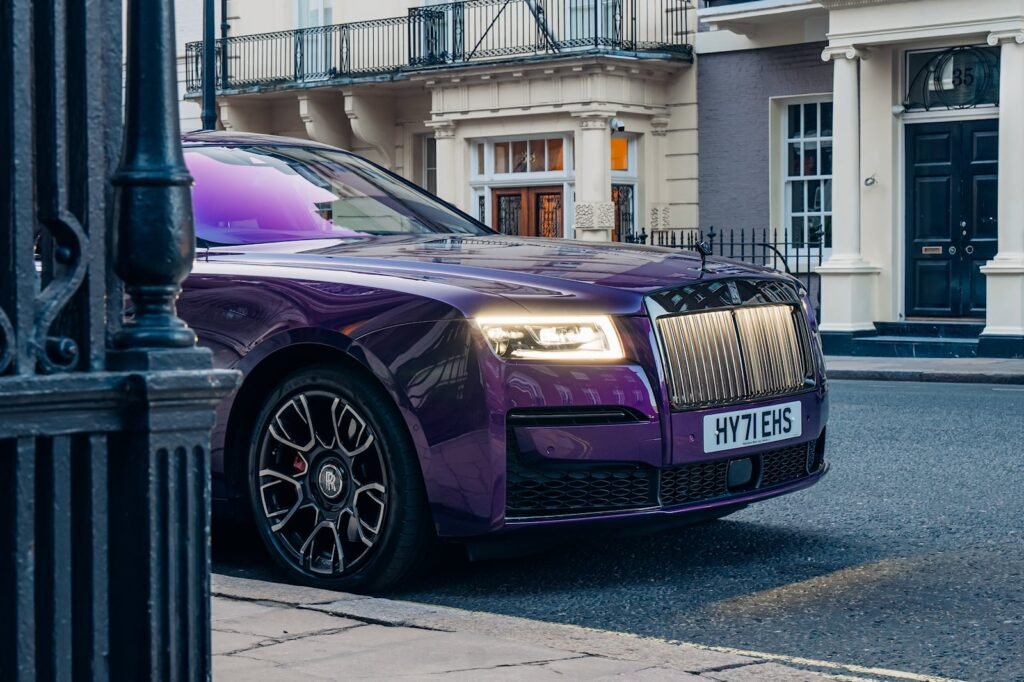 rolls-royce-reveals-how-a-luxury-dealership-should-be-done