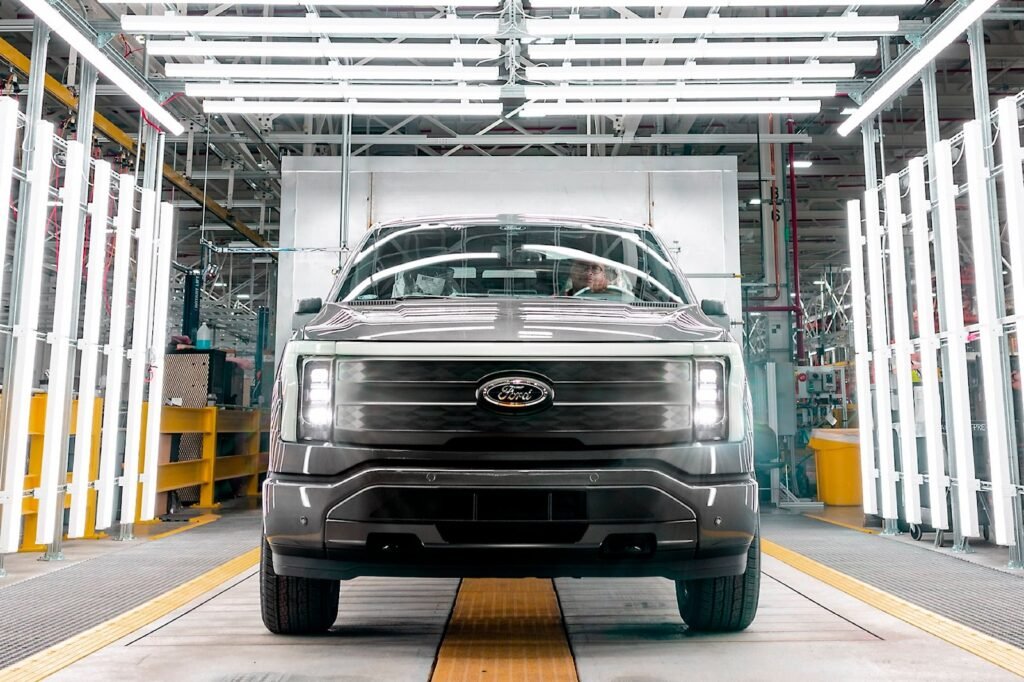 official:-ford-f-150-lightning-production-begins
