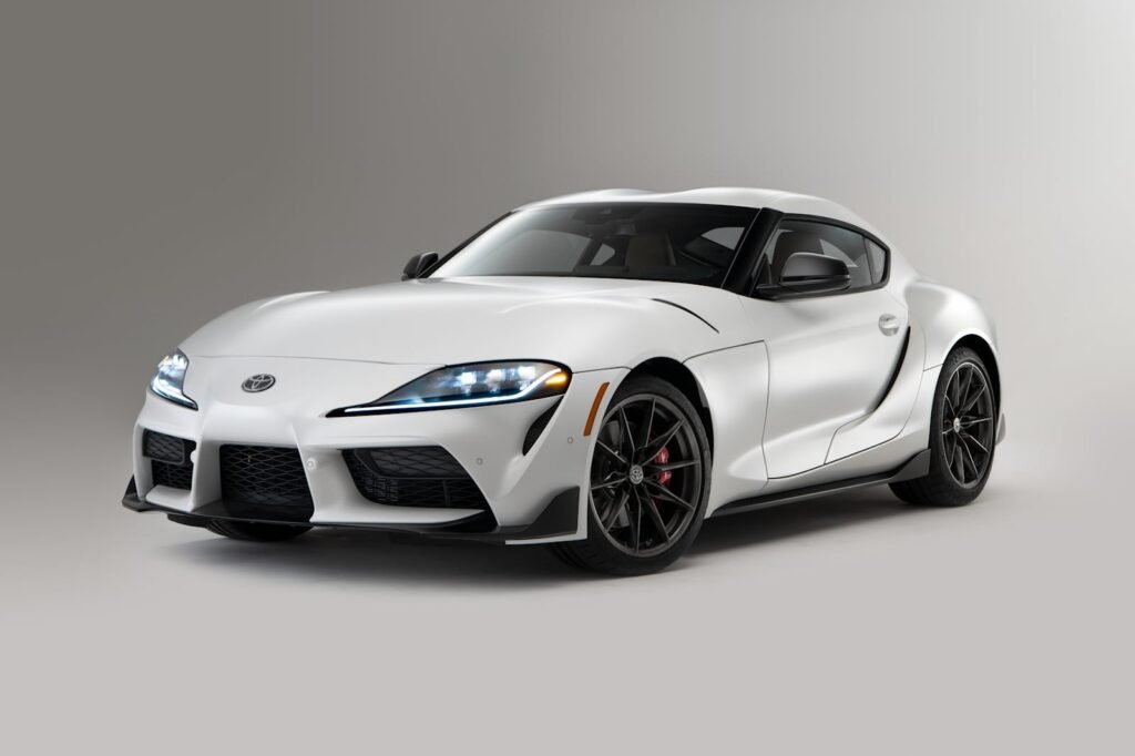 toyota-debuts-the-new-manual-transmission-supra