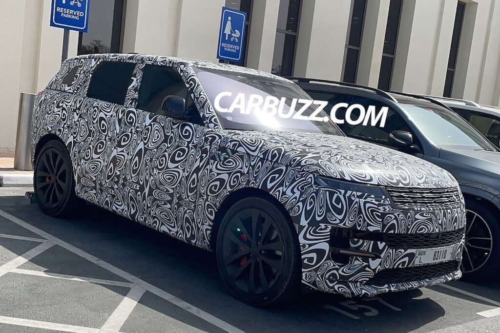 new-range-rover-sport-svr-looks-like-a-porsche-cayenne-killer