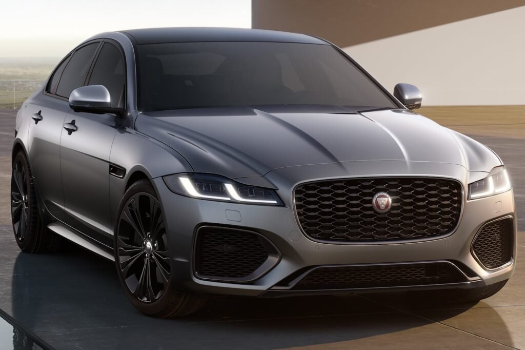jaguar-xf-300-sport-model-arrives-with-plenty-of-style-and-tech