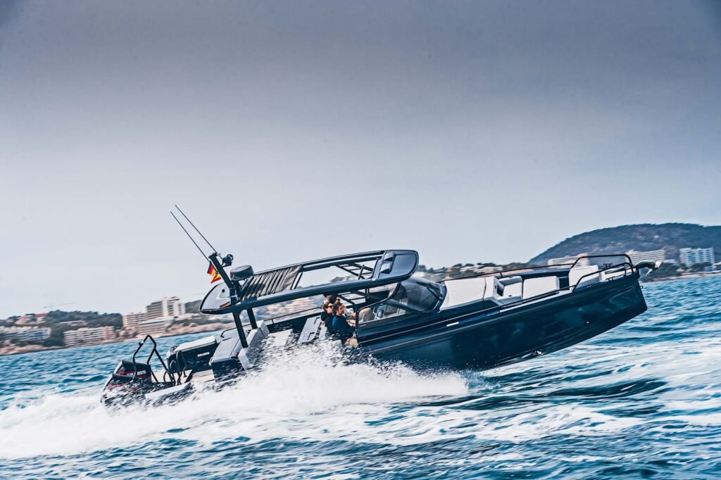 brabus-unveils-new-boat-with-two-v8-engines-and-900-hp