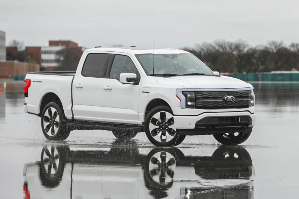 ford-will-punish-dealers-for-selling-f-150-lightning-demo-trucks