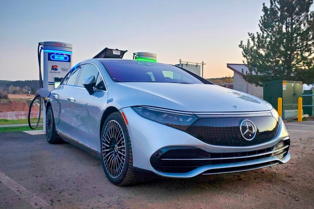 we-find-out-how-far-the-mercedes-benz-eqs-will-go-on-a-single-charge