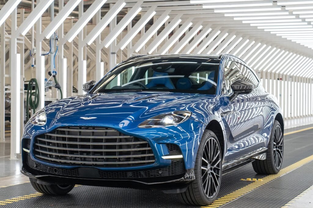 the-world’s-most-powerful-luxury-suv-is-on-its-way-to-customers