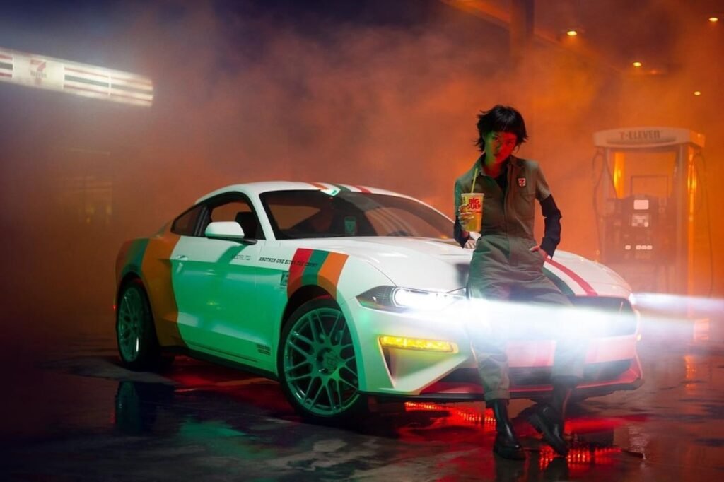 7-eleven-creates-one-off-ford-mustang-with-custom-pizza-holder