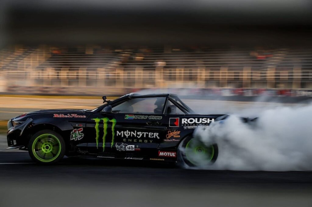 watch-a-727-hp-ford-mustang-pickup-struggle-to-stay-in-a-straight-line