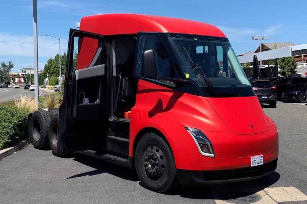 the-tesla-semi-order-books-are-finally-open