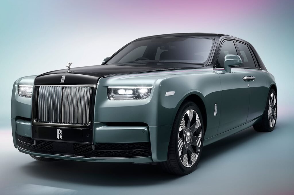 new-rolls-royce-phantom-arrives-with-subtle-updates