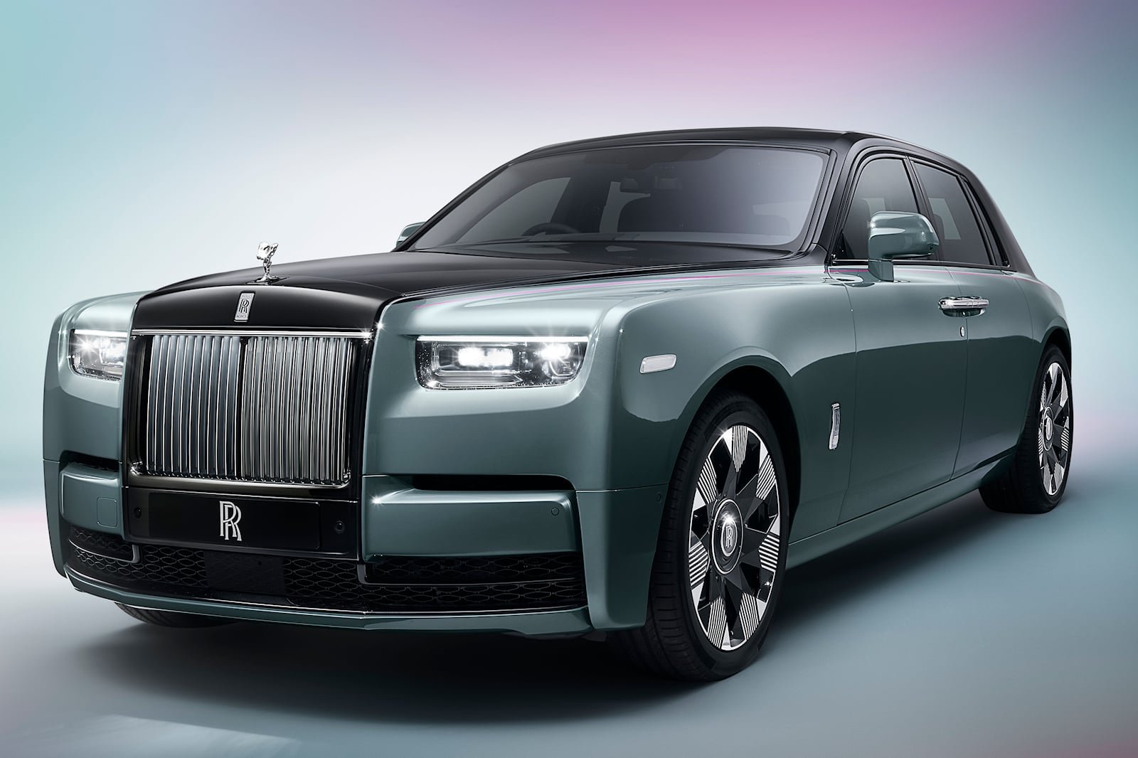 new-rolls-royce-phantom-arrives-with-subtle-updates
