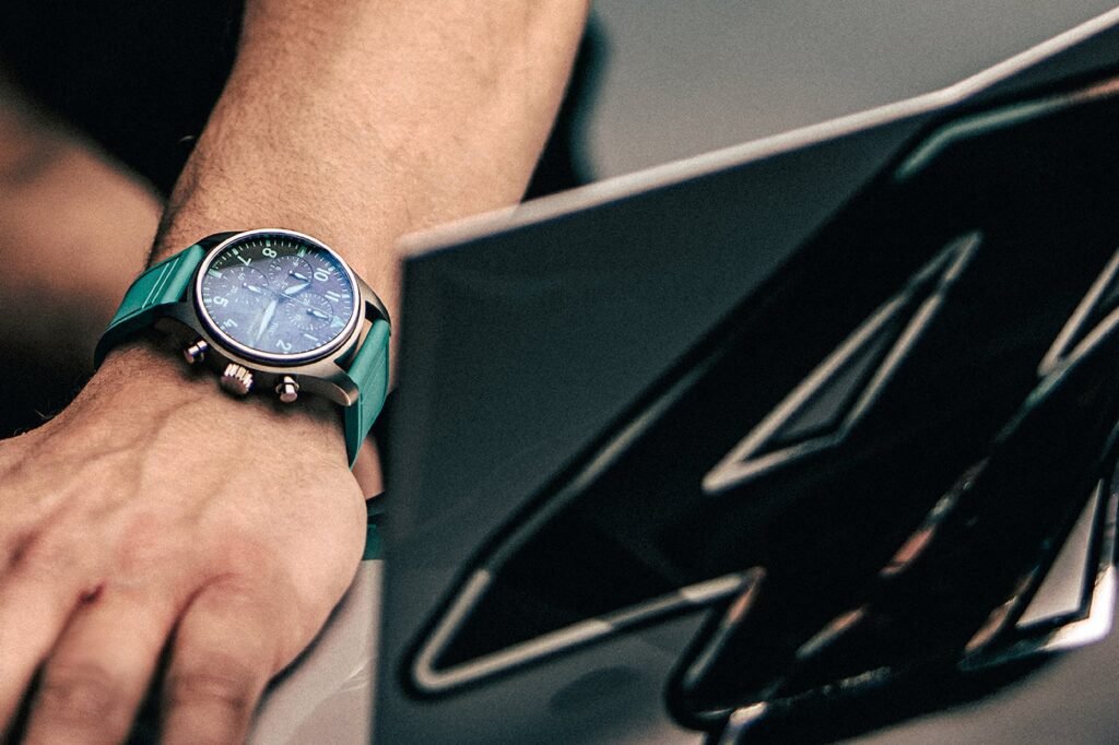 new-amg-f1-wristwatch-will-let-lewis-see-how-far-behind-red-bull-he-is