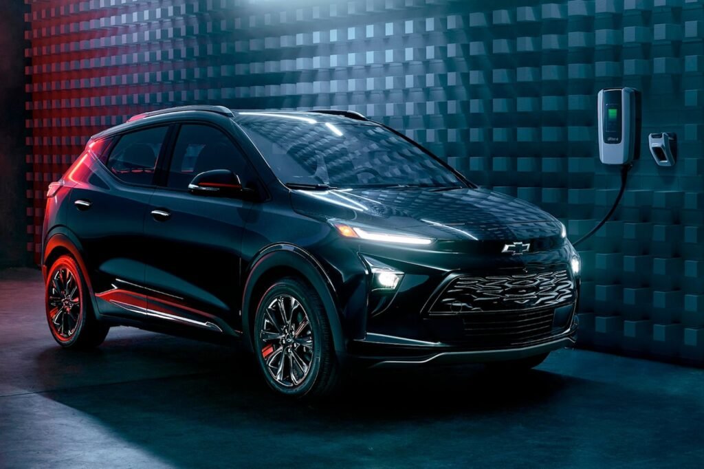 new-chevy-bolt-euv-redline-edition-adds-style-but-no-substance