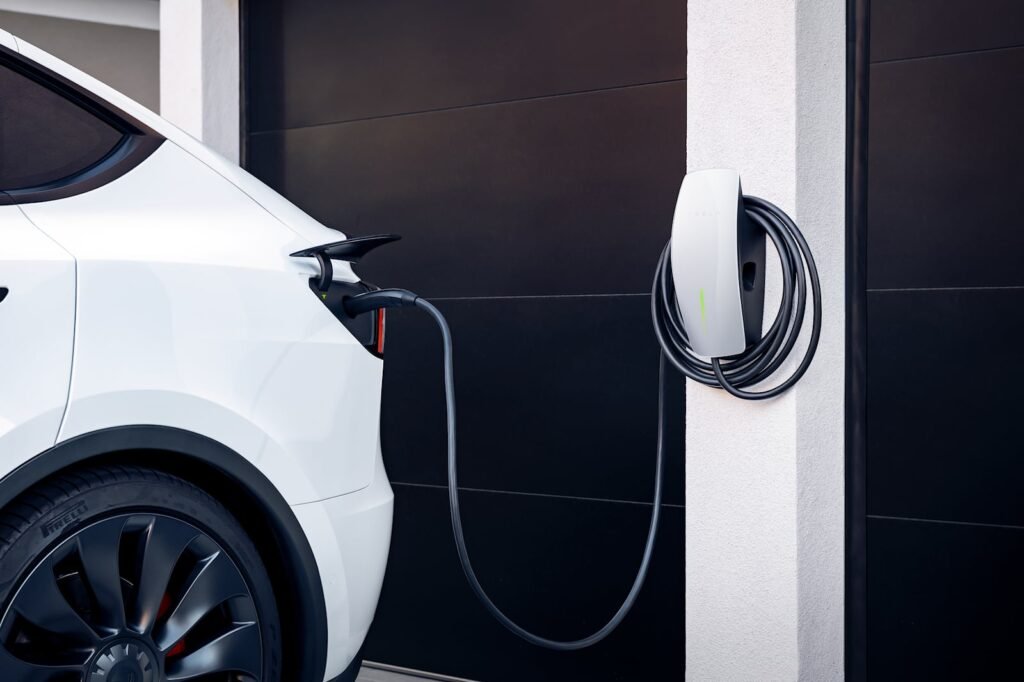 tesla-tells-texan-owners:-avoid-charging-during-peak-times