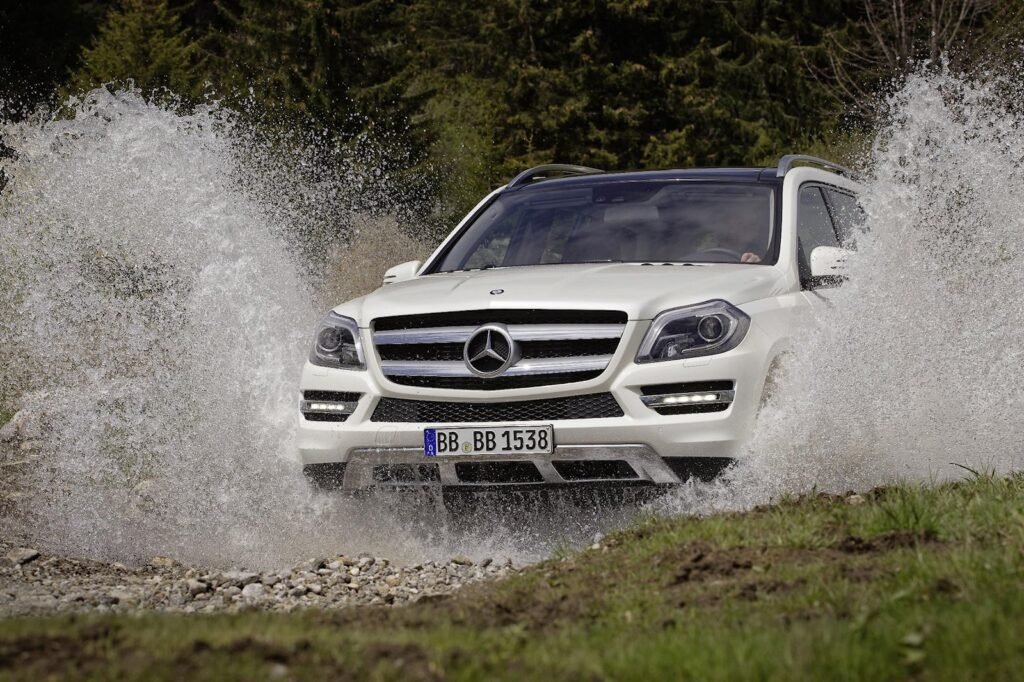 mercedes-says-nearly-300,000-big-cars-have-possible-brake-problems