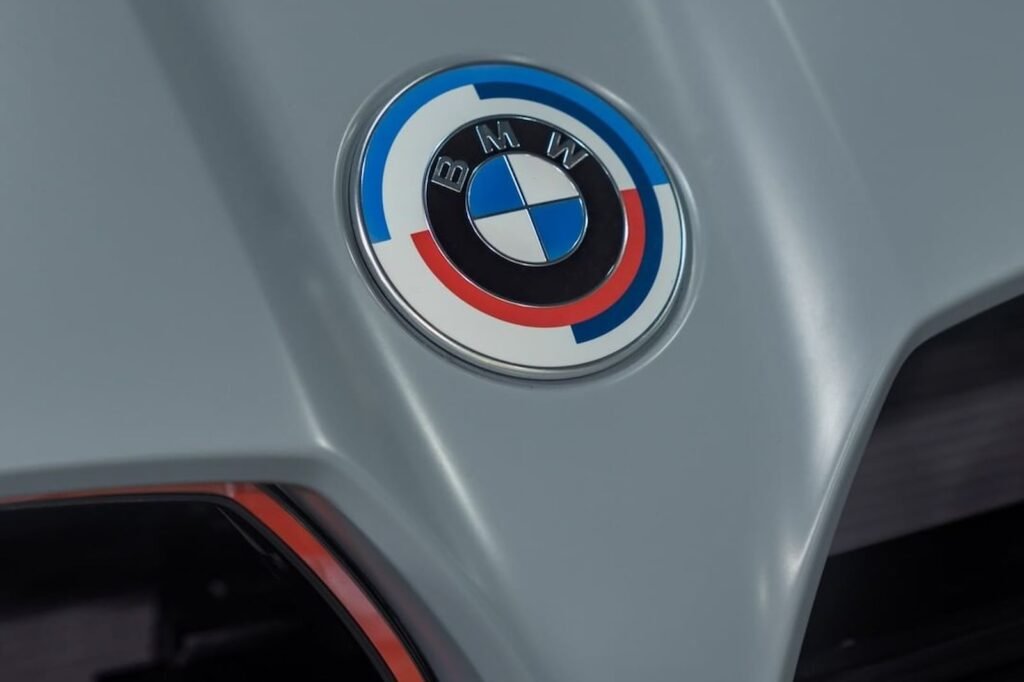 the-bmw-m4-csl-will-stand-out-in-a-crowd