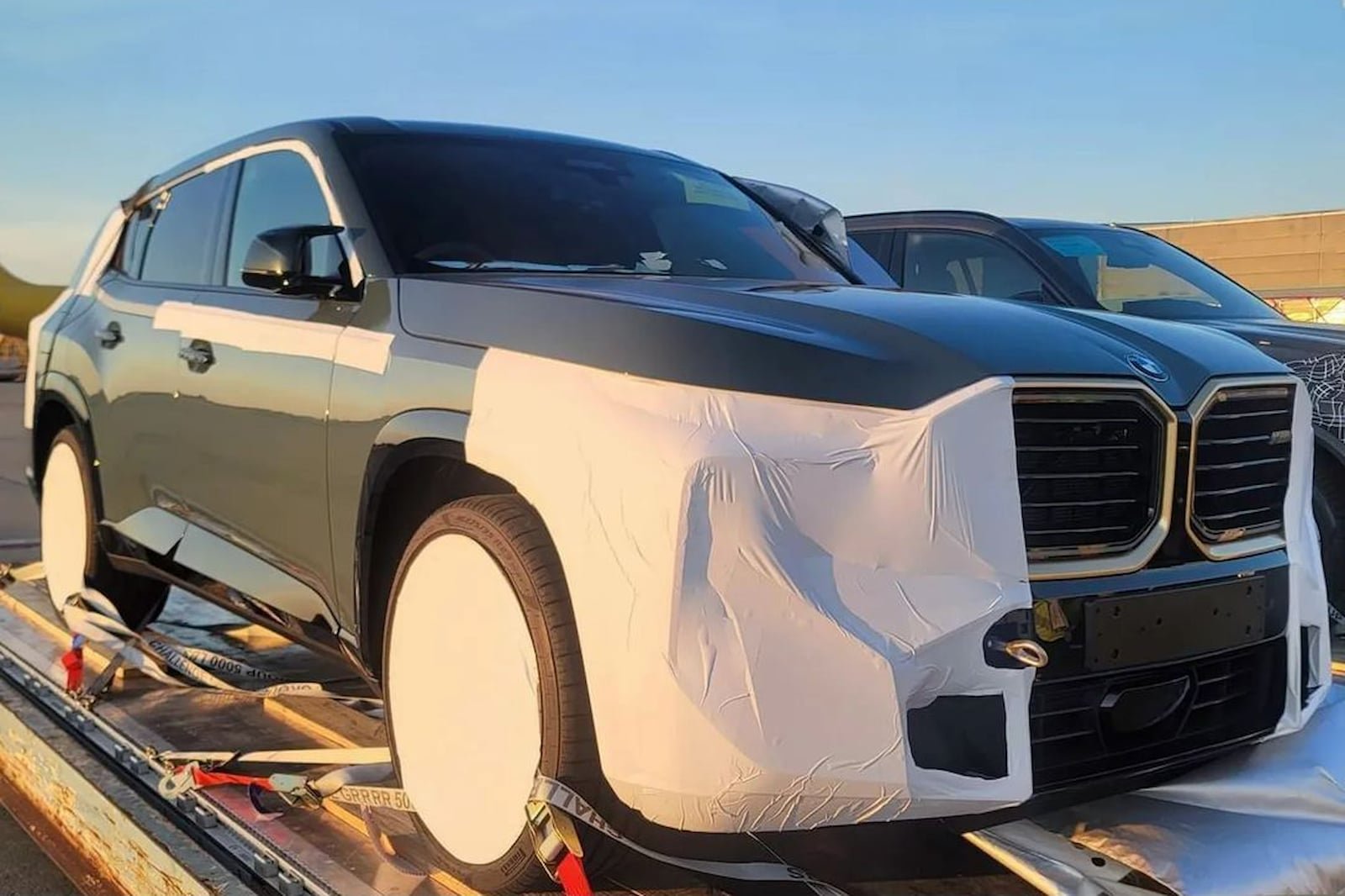 this-is-our-best-look-yet-at-the-bmw-xm