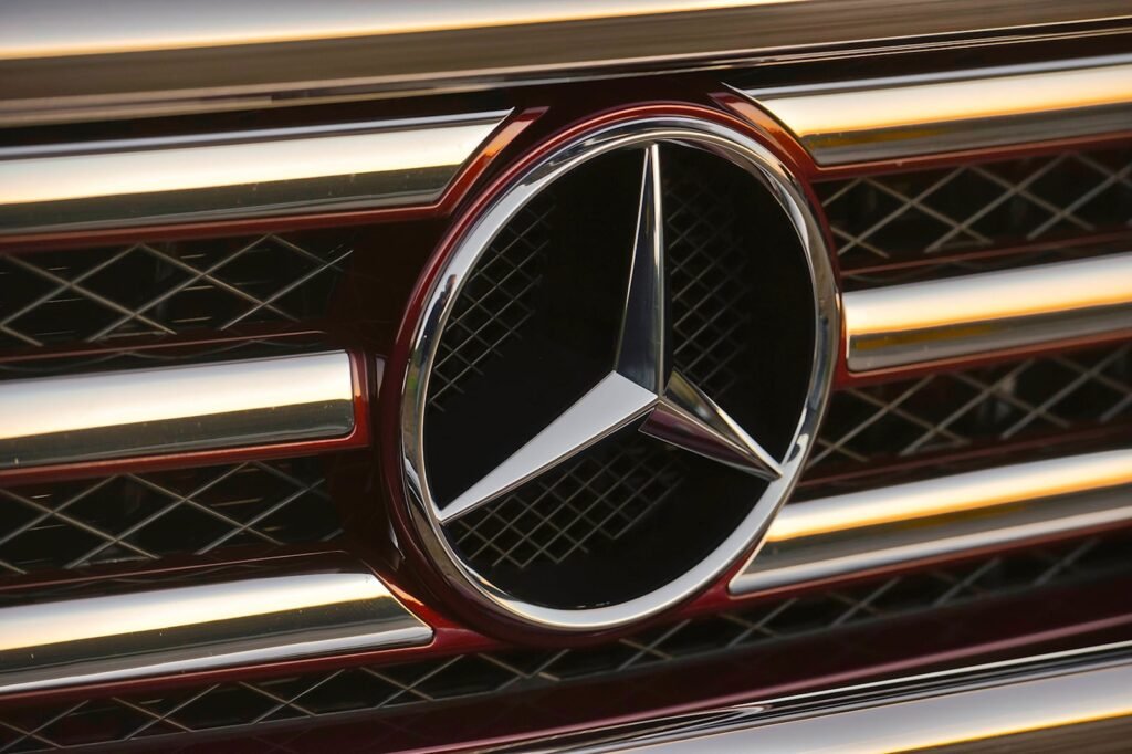 mercedes-benz-downsizes-dealership-network