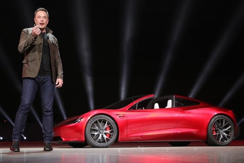 elon-musk-promises-full-self-driving-within-one-year