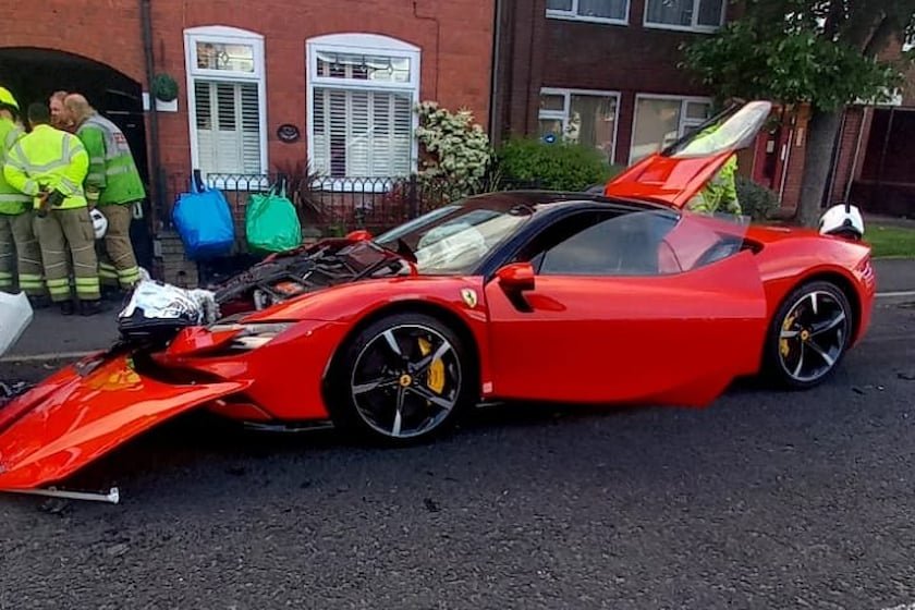 driver-runs-away-after-smashing-ferrari-sf90-into-parked-cars