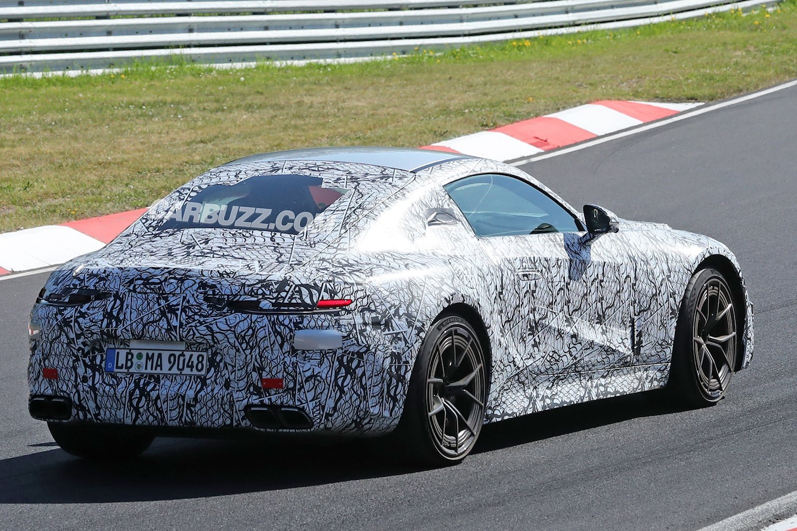 next-mercedes-amg-gt-ready-to-fight-porsche-911-with-new-feature