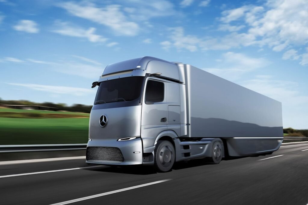 mercedes-benz-unveils-electric-semi-with-310-mile-range