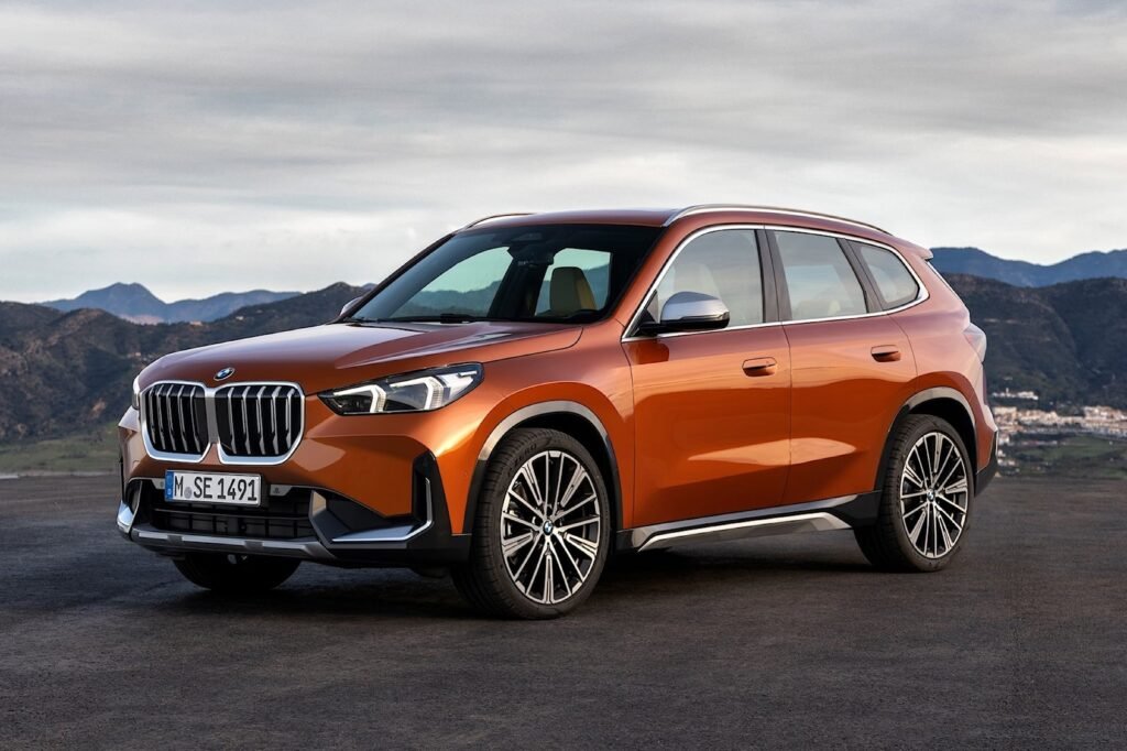 2023-bmw-x1-first-look-review:-big-tech,-small-size
