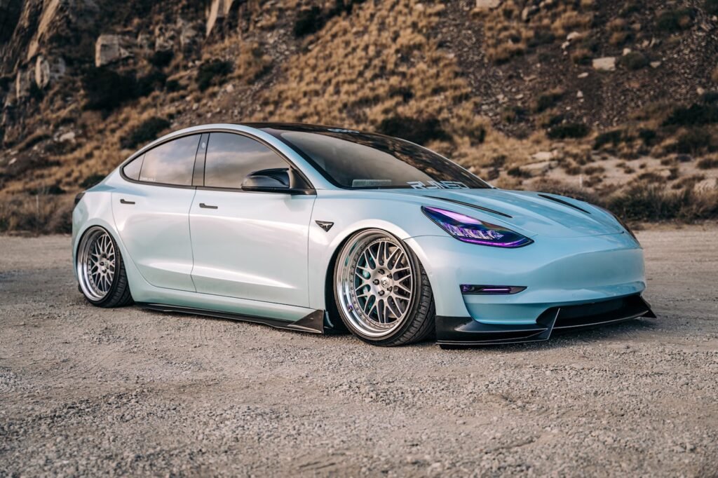 stand-out-at-the-supercharger-with-new-tesla-carbon-body-kit