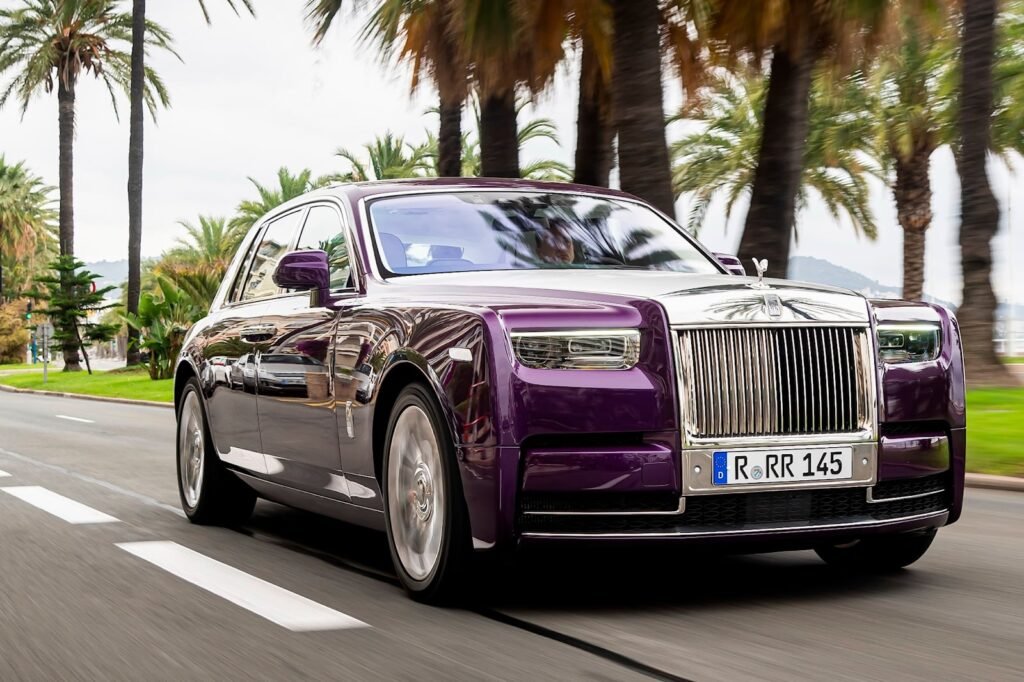 new-rolls-royce-phantom-begins-world-tour