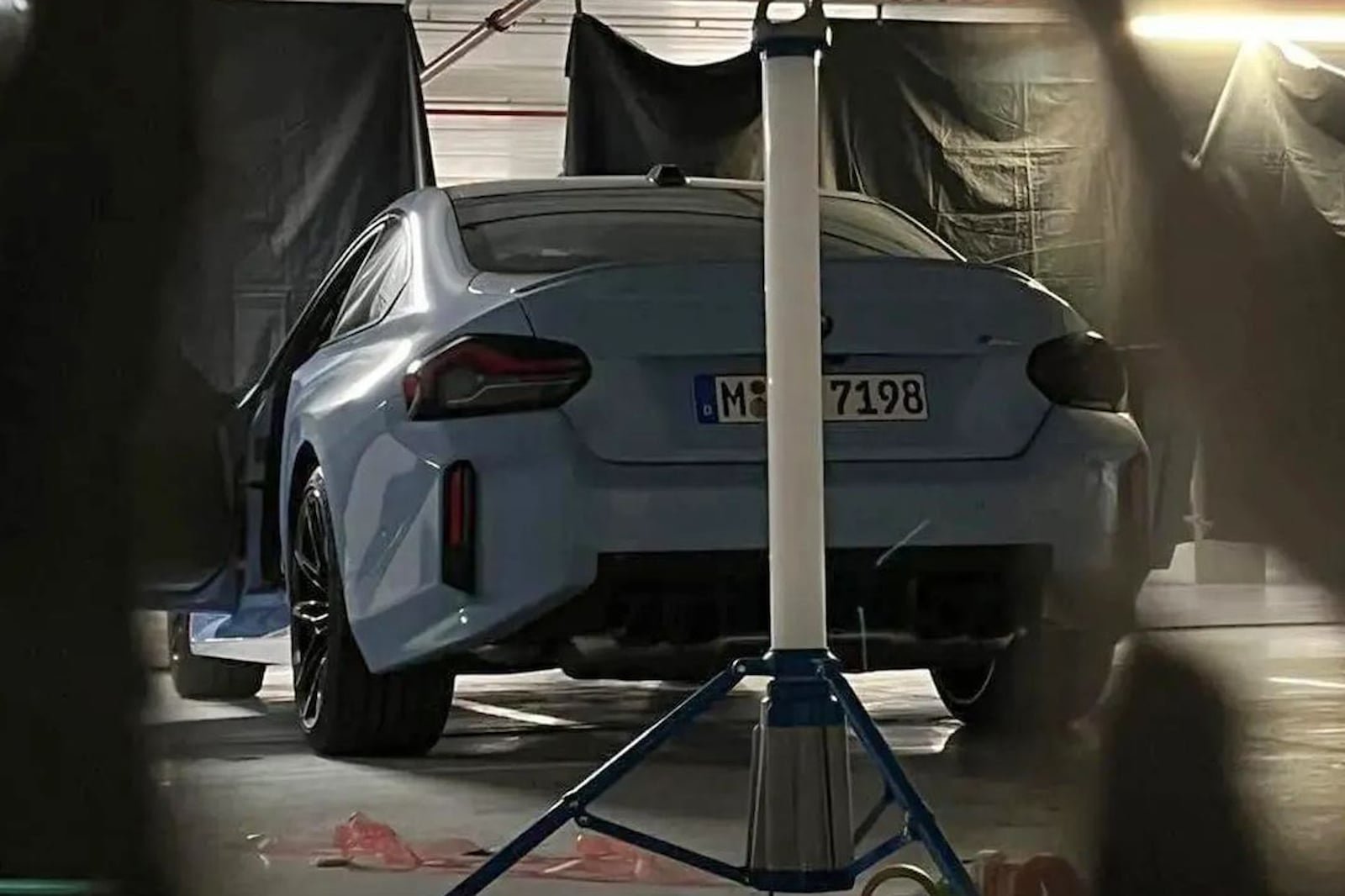 leaked:-this-is-the-new-bmw-m2’s-rear-end