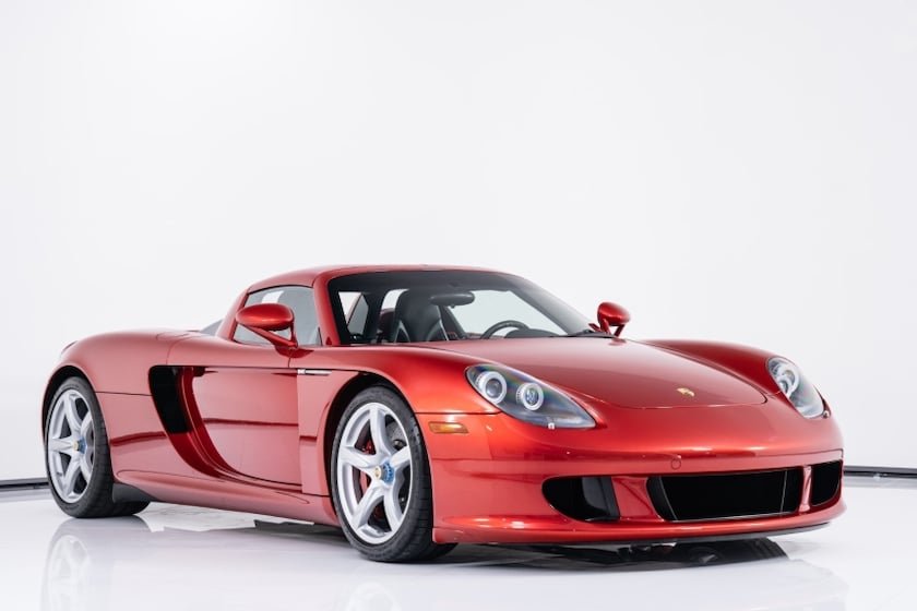 this-porsche-carrera-gt-was-exquisitely-repainted-to-match-owner’s-laferrari