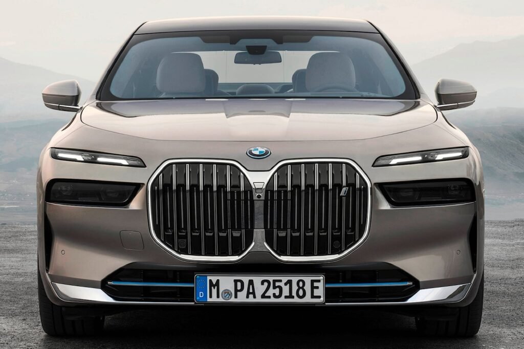 bmw’s-armored-i7-will-be-an-electric-fortress-on-wheels