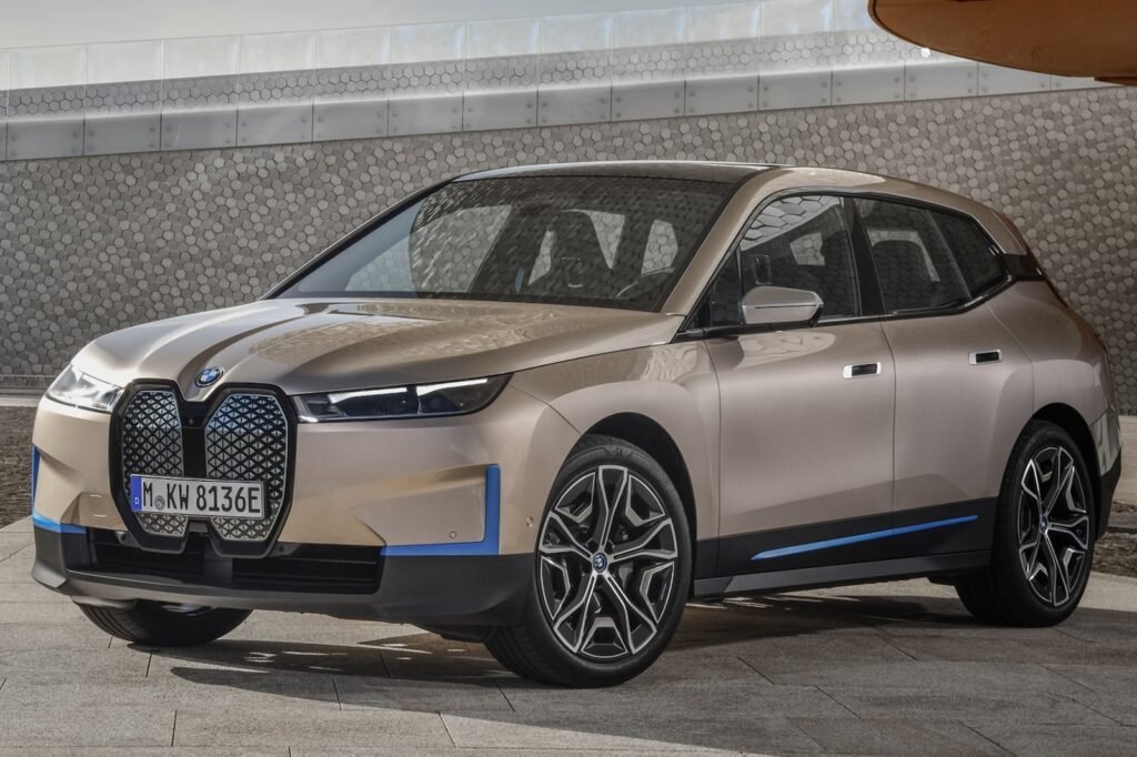 bmw-unveils-extensive-updates-for-2023-lineup