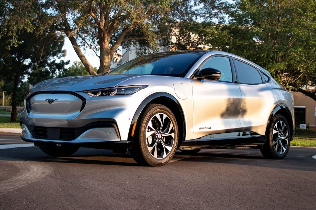 ford-thinks-self-driving-tech-will-generate-tens-of-billions-of-dollars